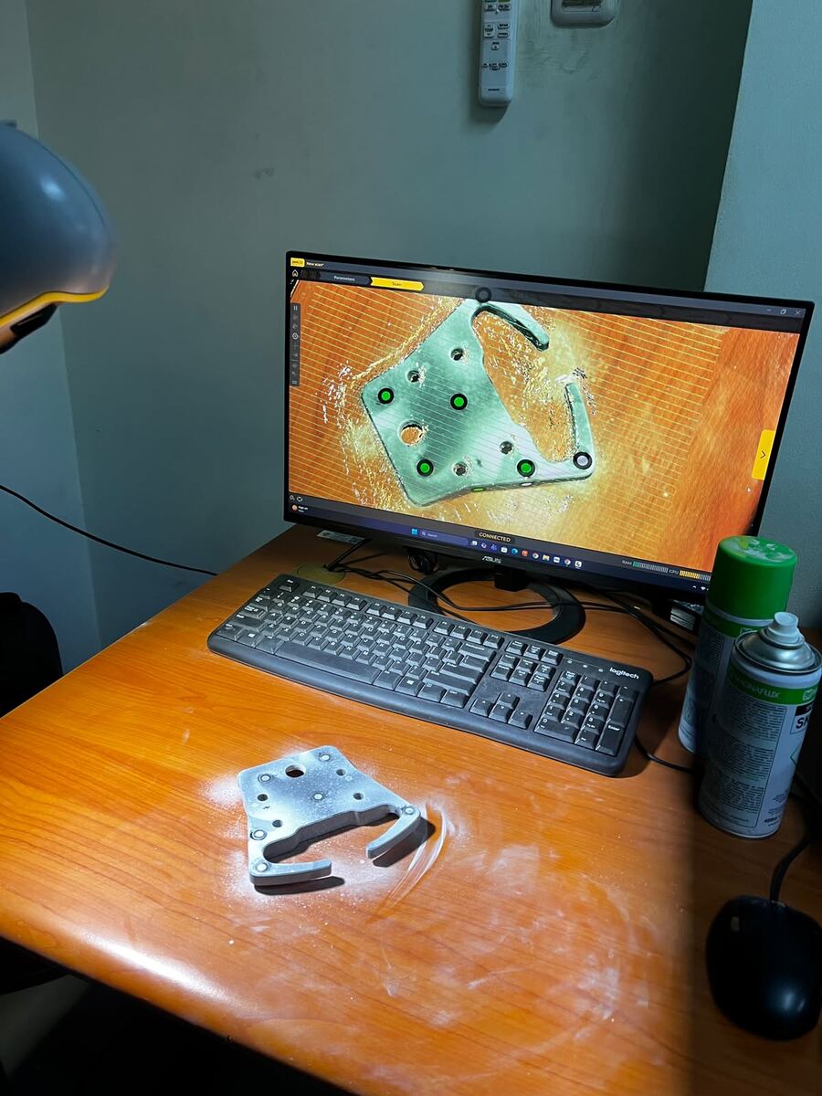 3D scanning komponen cover mesin aluminium
