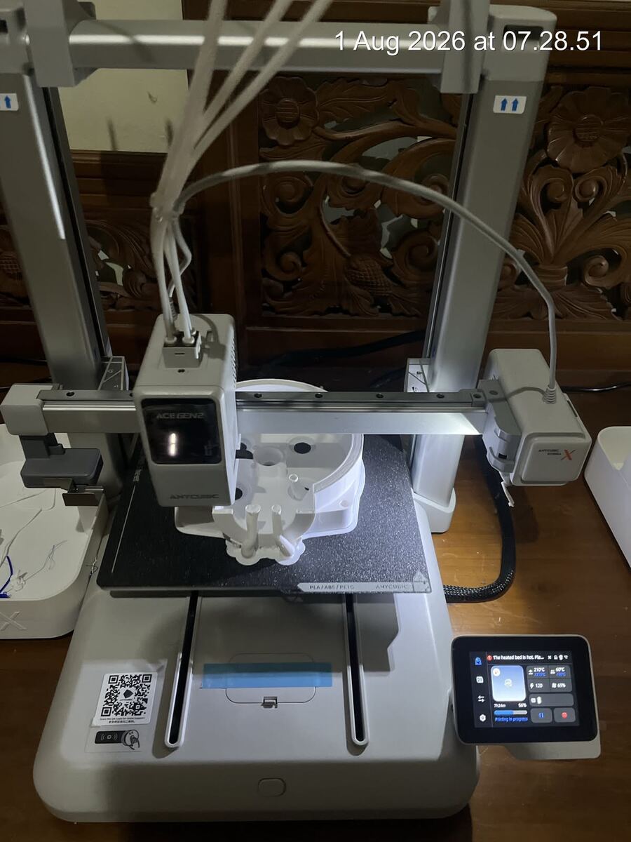 Proses pencetakan 3D sedang berjalan